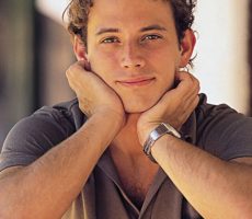 Alejo Ortiz Contrataciones Christian Manzanelli Representante Artistico.