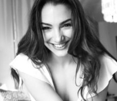 Thelma Fardin Contrataciones Christian Manzanelli Representante Artistico.