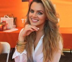 Isabella Castillo Contrataciones Christian Manzanelli Representante Artístico (6)