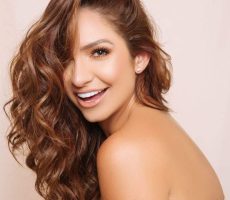 Kimberly Reyes Contrataciones Christian Manzanelli Representante Artistico .jpg